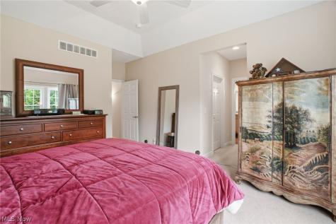 8220 Manor Gate Way Mentor OH 44060