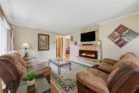 16285 Craigmere Drive Middleburg Heights OH 44130
