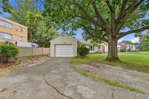 16285 Craigmere Drive Middleburg Heights OH 44130