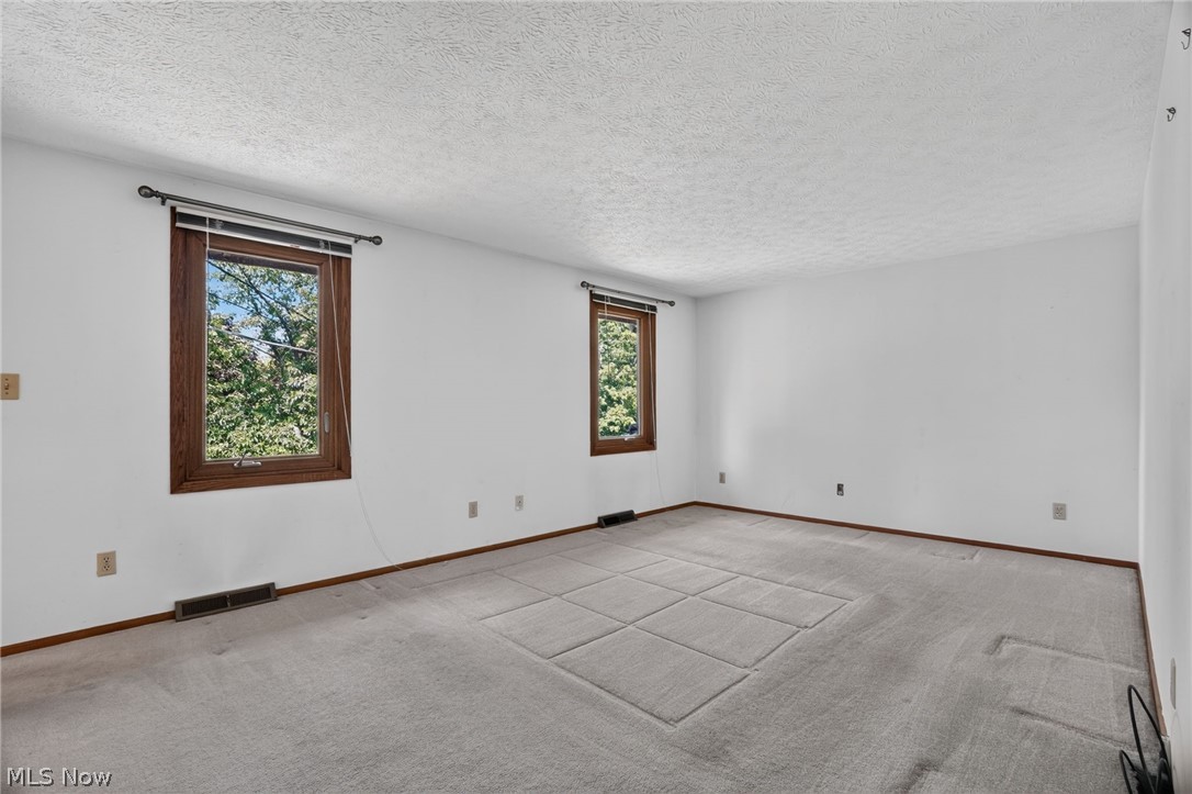 779 Cricket Avenue Conneaut OH 44030