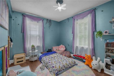 926 Warwick Drive Sheffield Lake OH 44054