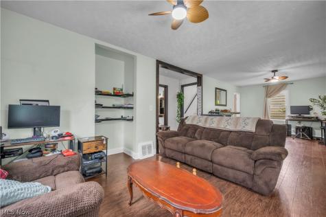926 Warwick Drive Sheffield Lake OH 44054