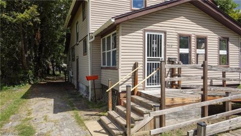 148 Saint Louis Avenue Youngstown OH 44507