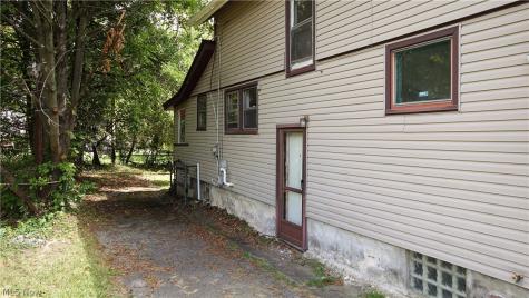 148 Saint Louis Avenue Youngstown OH 44507