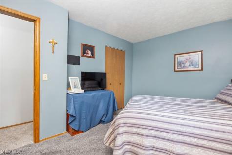 4153 Rolling Hills Brunswick OH 44212