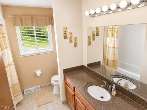 14598 S Gateway Drive North Royalton OH 44133