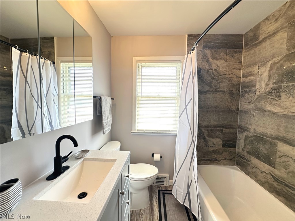 4507 E Frontenac Drive Warrensville Heights OH 44128