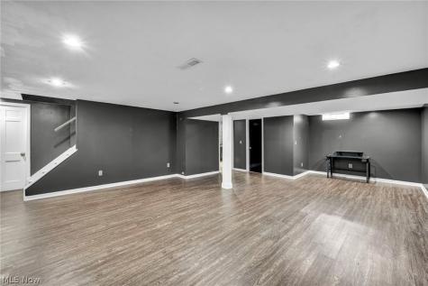 871 Marcie Drive Cleveland OH 44109