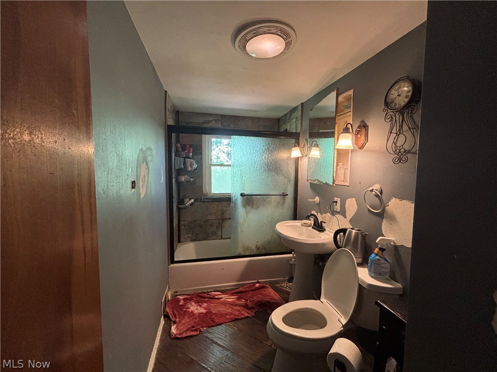 247 W Glendale Street Bedford OH 44146