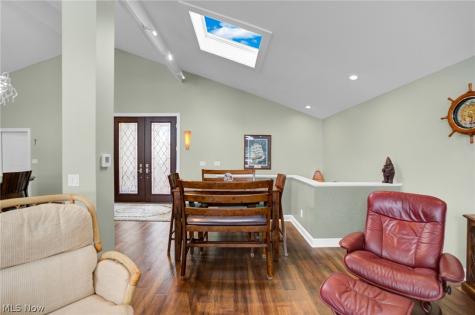 28 E Mohawk Drive Malvern OH 44644