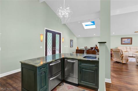 28 E Mohawk Drive Malvern OH 44644