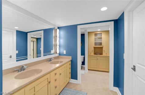 28 E Mohawk Drive Malvern OH 44644