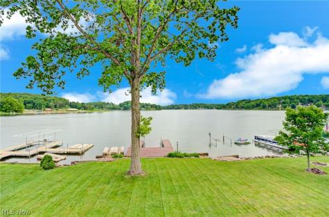 28 E Mohawk Drive Malvern OH 44644