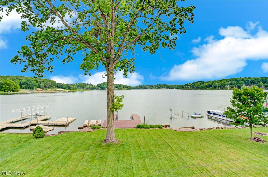 28 E Mohawk Drive Malvern OH 44644