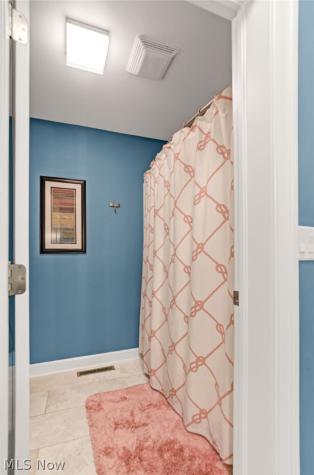 28 E Mohawk Drive Malvern OH 44644