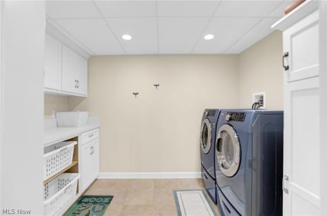28 E Mohawk Drive Malvern OH 44644