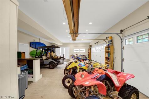 28 E Mohawk Drive Malvern OH 44644