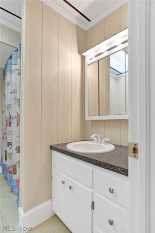 28 E Mohawk Drive Malvern OH 44644