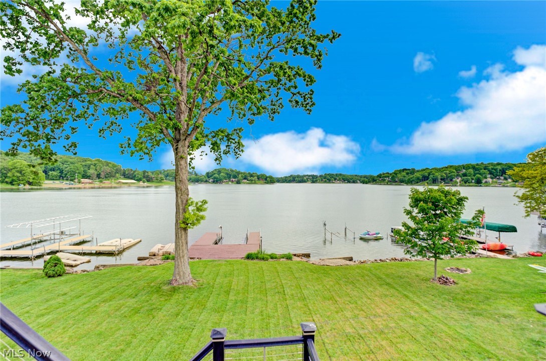 28 E Mohawk Drive Malvern OH 44644
