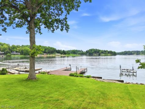 28 E Mohawk Drive Malvern OH 44644