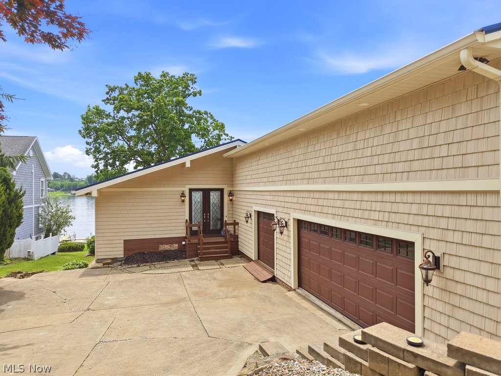28 E Mohawk Drive Malvern OH 44644
