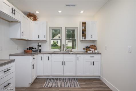 2190 Lake Road Akron OH 44312