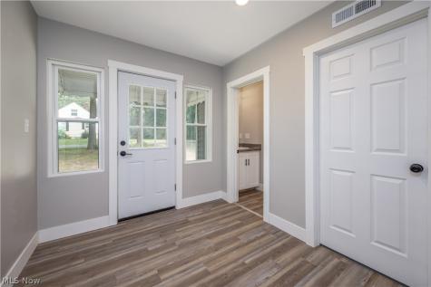 2190 Lake Road Akron OH 44312