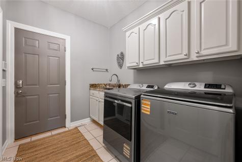 8612 Mackenzie Avenue NW North Canton OH 44720
