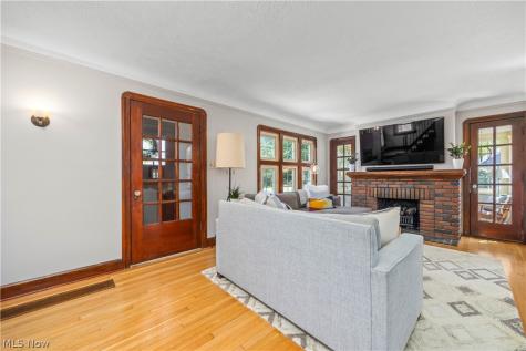 26019 Lake Road Bay Village OH 44140