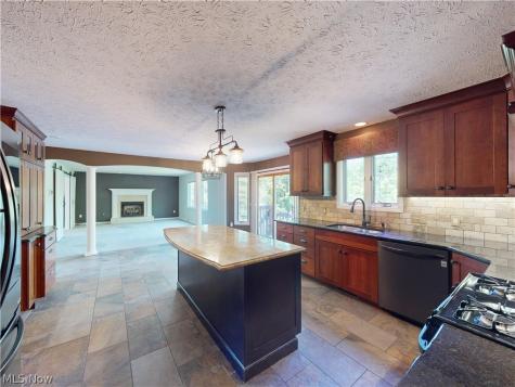 8166 Washington Avenue North Royalton OH 44133