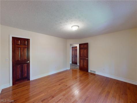 8166 Washington Avenue North Royalton OH 44133