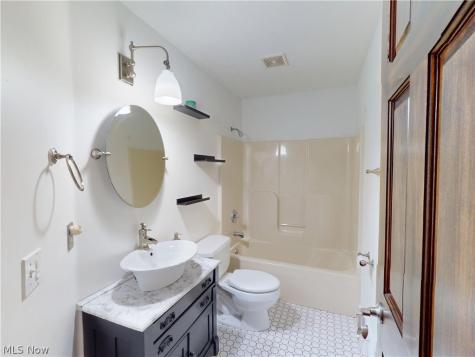 8166 Washington Avenue North Royalton OH 44133