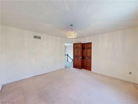 8166 Washington Avenue North Royalton OH 44133