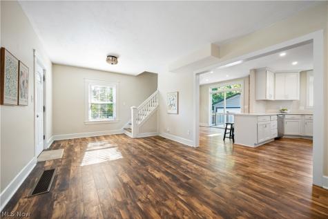 1320 Saint Charles Lakewood OH 44107
