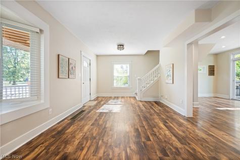 1320 Saint Charles Lakewood OH 44107