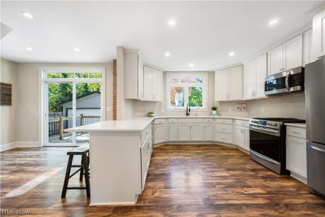 1320 Saint Charles Lakewood OH 44107