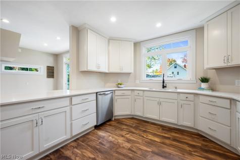 1320 Saint Charles Lakewood OH 44107