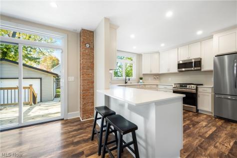 1320 Saint Charles Lakewood OH 44107