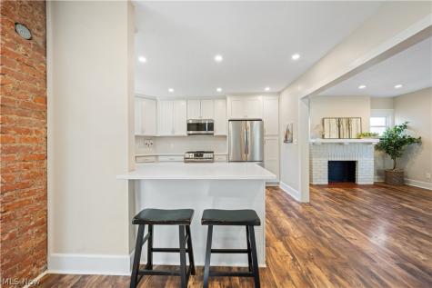 1320 Saint Charles Lakewood OH 44107