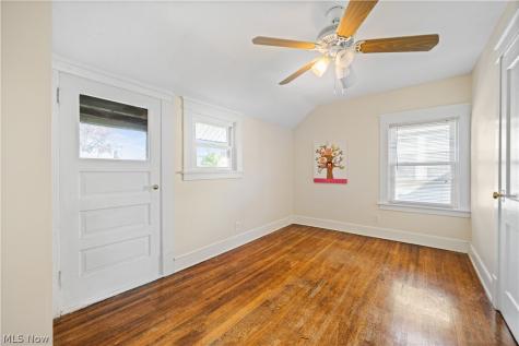 1320 Saint Charles Lakewood OH 44107