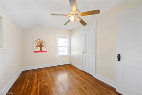 1320 Saint Charles Lakewood OH 44107