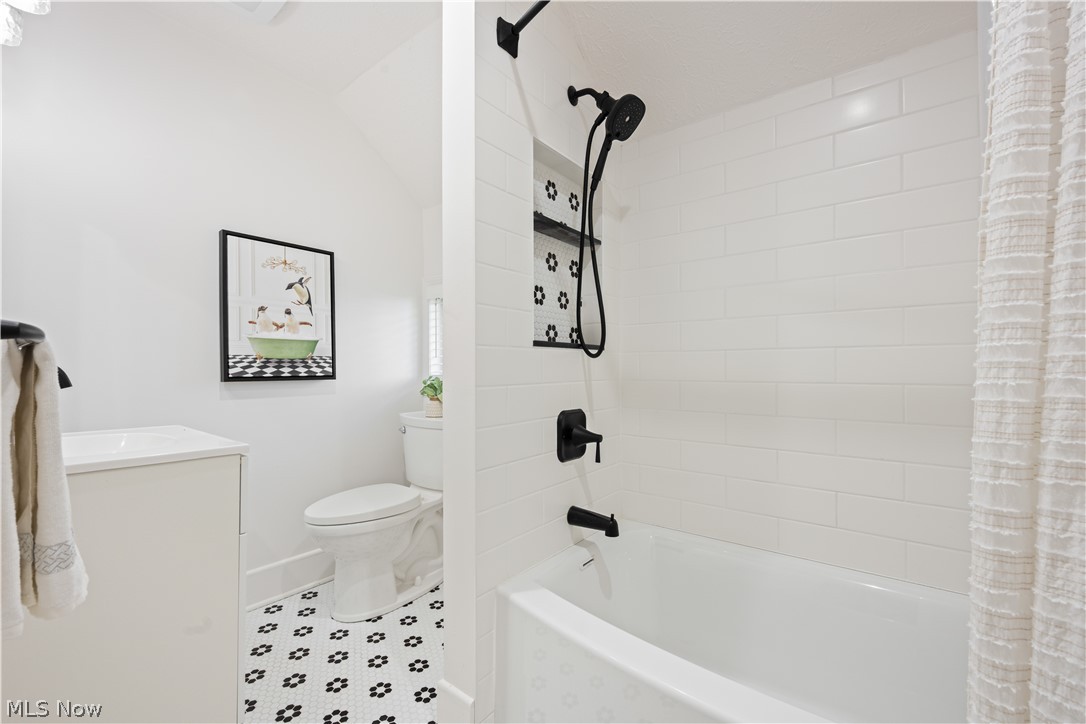 1320 Saint Charles Lakewood OH 44107
