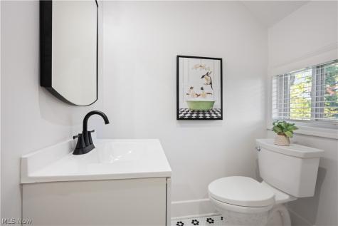 1320 Saint Charles Lakewood OH 44107