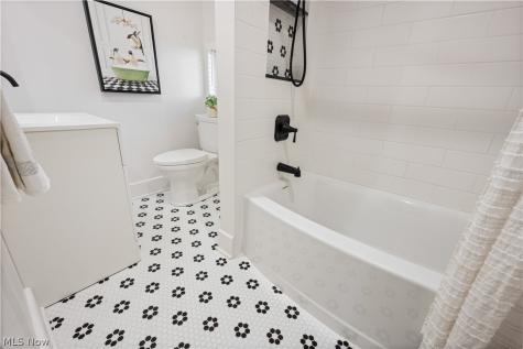 1320 Saint Charles Lakewood OH 44107