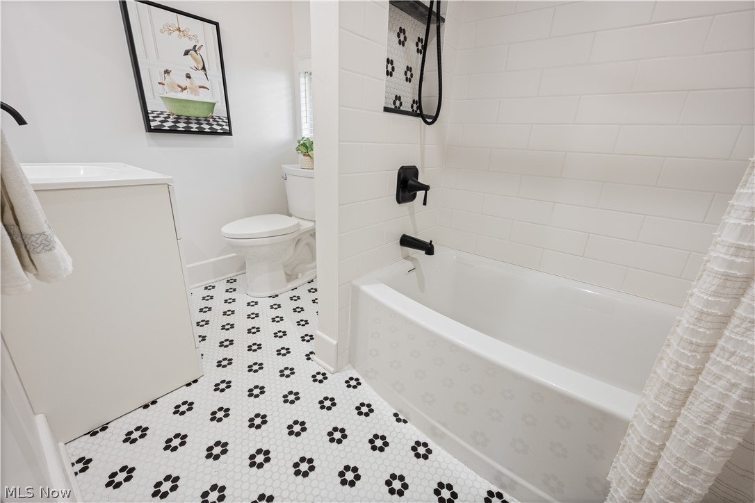 1320 Saint Charles Lakewood OH 44107