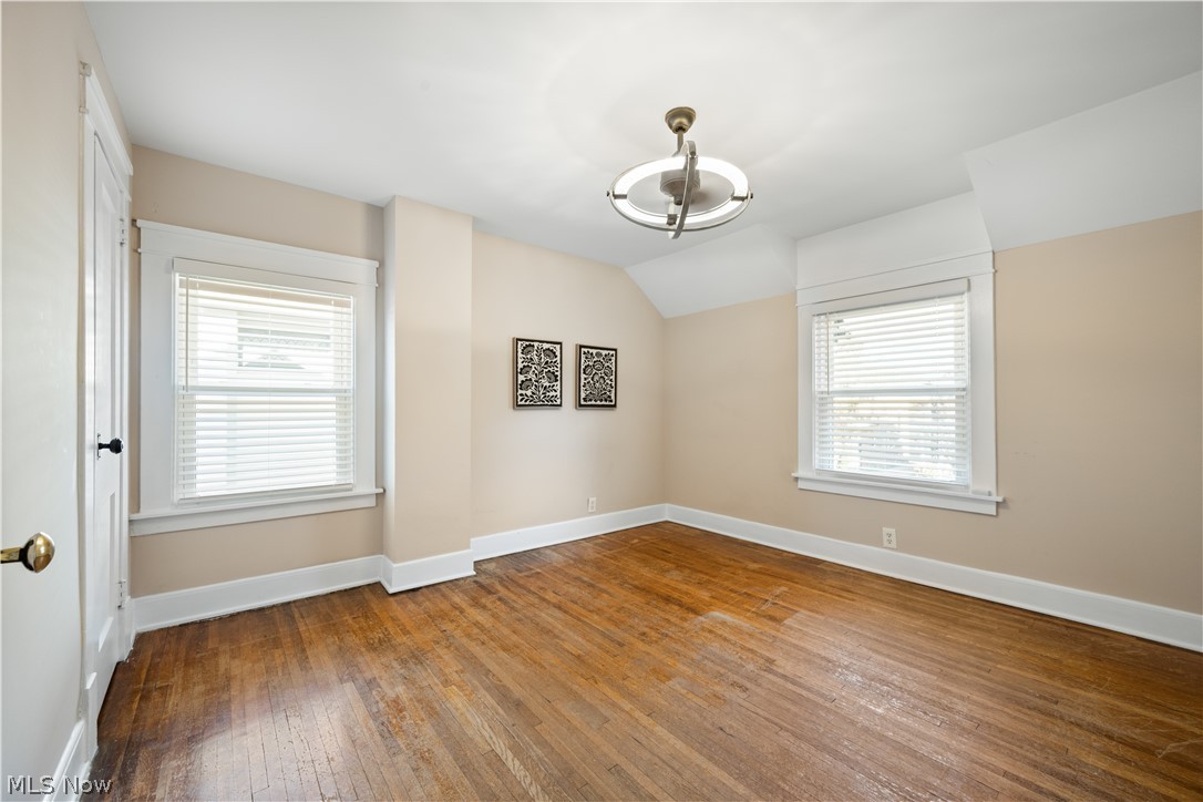 1320 Saint Charles Lakewood OH 44107