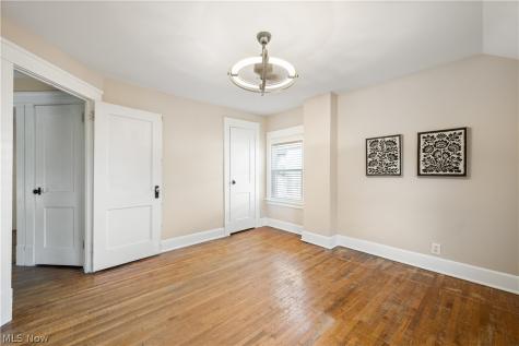 1320 Saint Charles Lakewood OH 44107