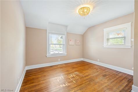 1320 Saint Charles Lakewood OH 44107