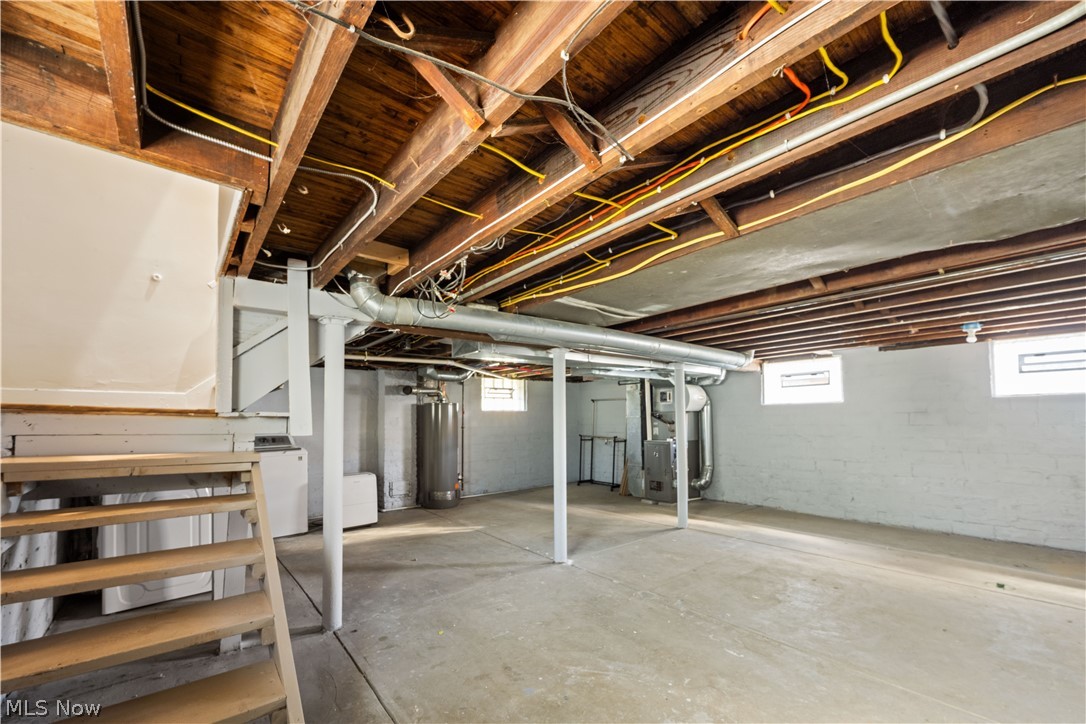 1320 Saint Charles Lakewood OH 44107