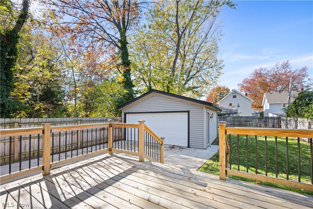 1320 Saint Charles Lakewood OH 44107